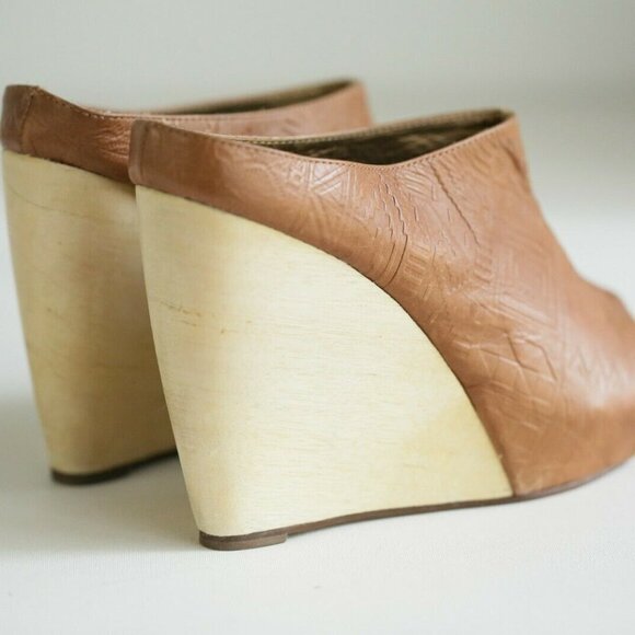 Cynthia Vincent Brown Leather Embossed Wedge slide - Picture 3 of 9